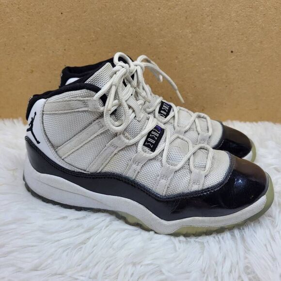 AIR JORDAN 11 RETRO 'CONCORD' 2018  378039-100  Size 2Y - Picture 3 of 12